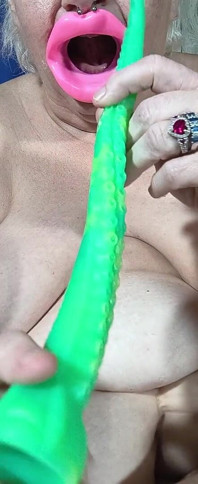 Octopus Fucking in Her Trailer Trash Pussy She's Pumping