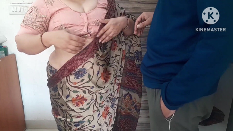 Salmaan001: 힌디어 오디오로 섹시한 바비를 따먹는 재단사 마스터 섹스