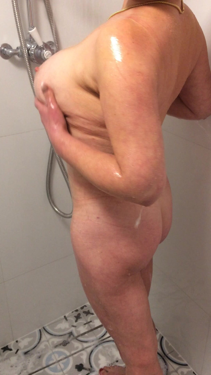 SuzyB: Morning Shower