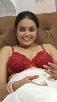 Indische Bhabhi eerste keer harde anale seks met volledig Hindi vies rollenspel