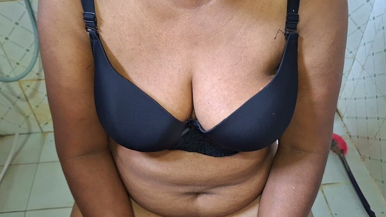 Teena New: Bhabhi si prepara per il gioco mattutino