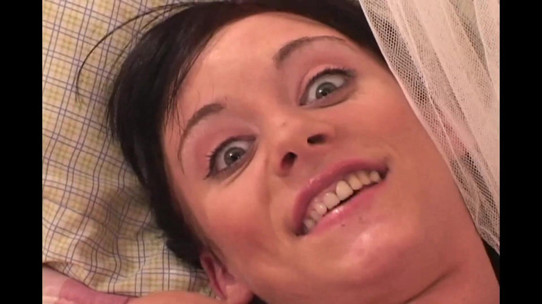 MILF still slut: 그녀의 후장과 보지를 따먹고 싶어하는 귀여운 발정난 밀프