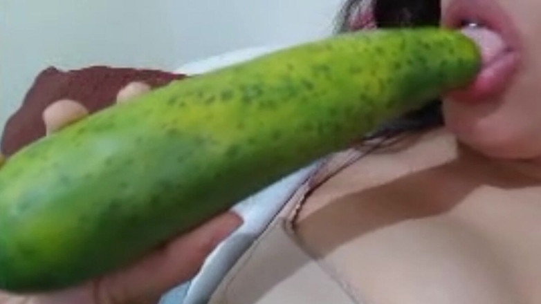Katerine: Aku mentimun sama pacarku