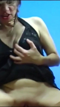 最もムラムラした3Pレズビアンセックス:Thowふしだらな女とホットな汚いクーガー