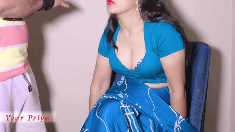 Your Priya: Горячую мачеху Priya Romance после застукали, показывая ее бойфренду с хинди аудио