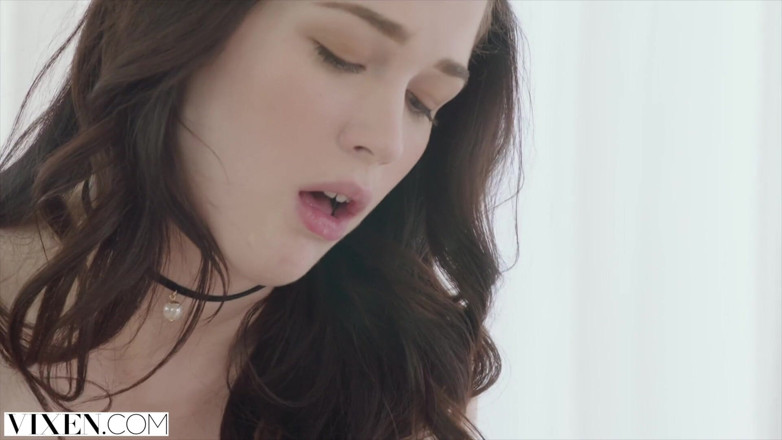Vixen: VIXEN - Sexy studentka šuká učitele