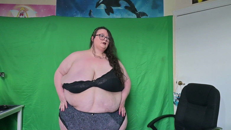SSBBWLadyBrads: Stripping Out of My Clothes