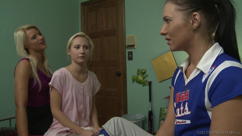 Girlfriends Films: Anikka Albrite dává teen tomboy první lesbický sex