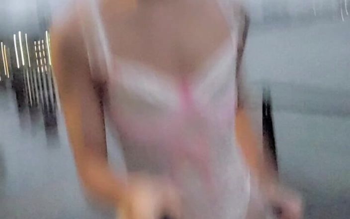 NotAFuta: Mariée, exhibitionniste, éjaculation dans la rue