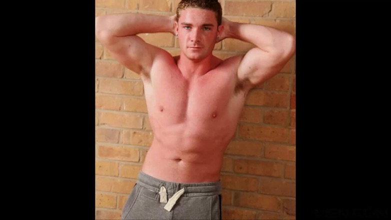UK Naked Men: Leigh