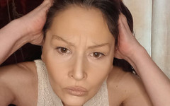 Dominatrix Redsonyja: Dominatoare goală Red Sonyja