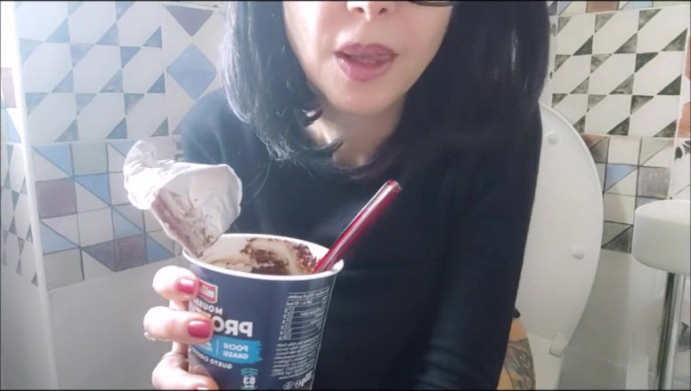 savannahamatoriale: Miluji svou čokoládu, když jsem v koupelně