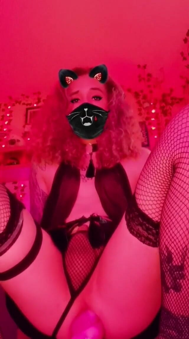 SashaSuxxx: Bu büyük oyuncağın her sırtına uzanan sıkı deliğimin hissi sadece