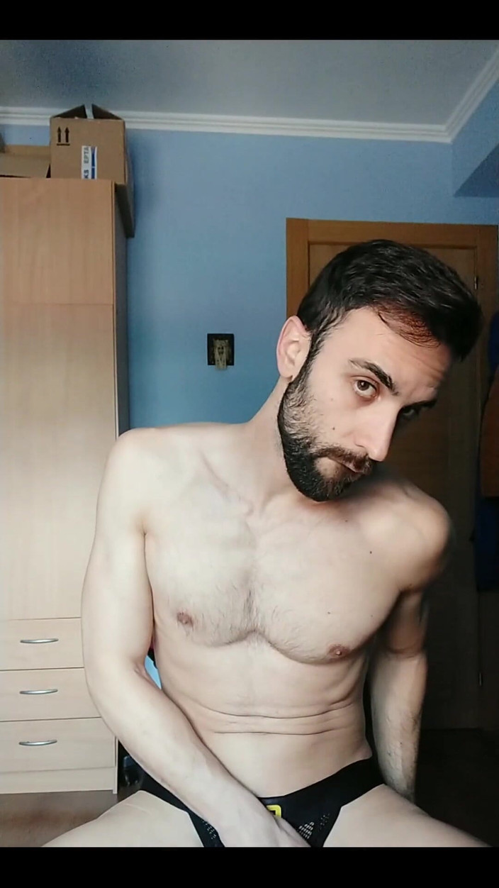 Zeus Ray: मेरे कमरे में आओ और देखो कि मैं अपना जोकस्ट्रैप पहने कैसे हस्तमैथुन करती हूं