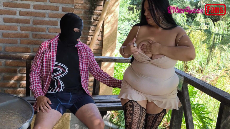Riderqueen: Berkongkek di luar rumah - video untuk peminat