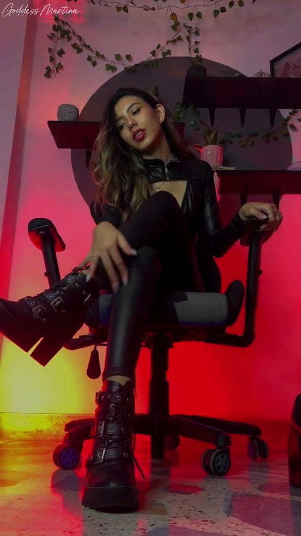 MartinaMagni: Testování vašich dovedností v lízání bot