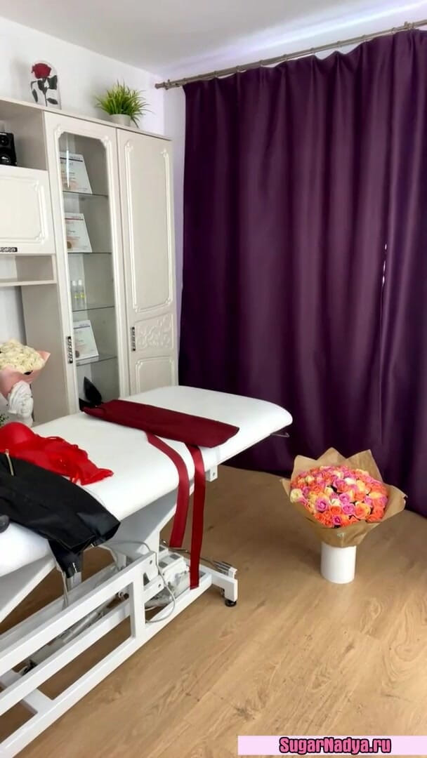SugarNadya: Rus güzel Şeker Nadya seksi bakışlarını sergiliyor