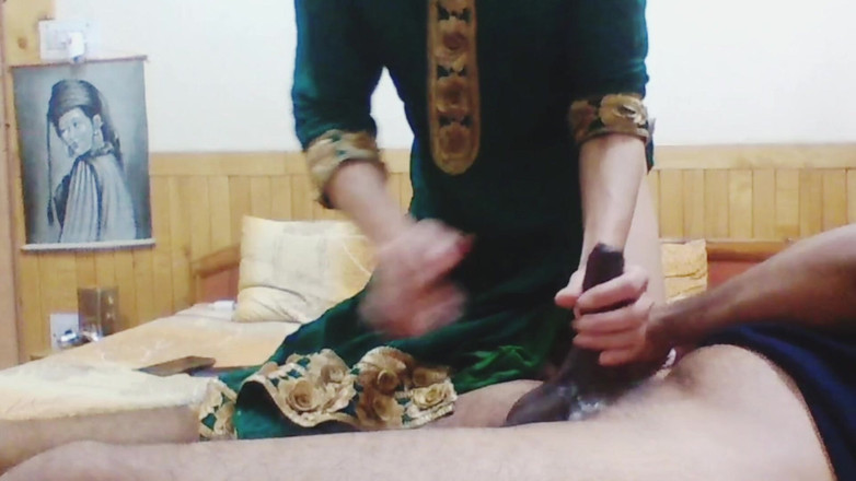 Bolly Karma: Vợ đồng ý làm tình với chồng trên nhu cầu webcam trực...
