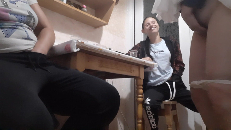 Lesbian-illusion: 从肮脏的谈话，我们的三个阴户开始流动和射精