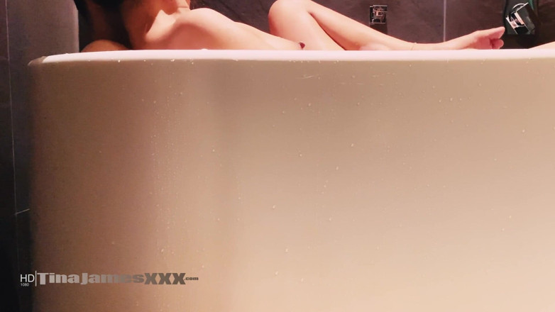 TinaJamesXXX: 호텔 목욕 시간