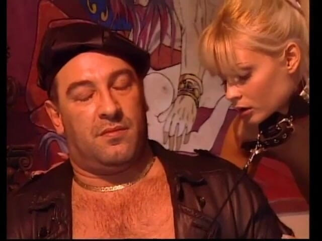Xtime Network: Sex în trei cu brunetă și curve roșcate și curvă blondă care urmărește...