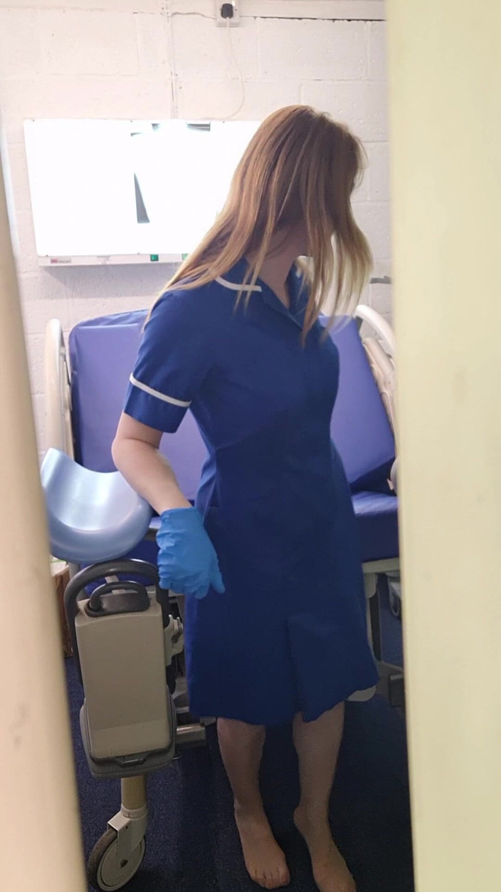 Lily kink: Stoute Verpleegster Betrapt Je Op Het Gluren En Nodigt Je...