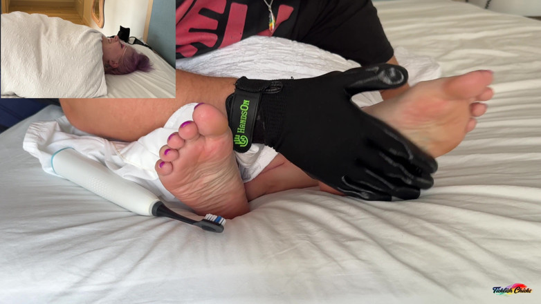Ticklish Chicks: 페티콘 '25 Lolos10toes 마무리