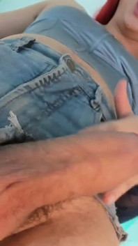 Penis frumos și păros masturbându-se