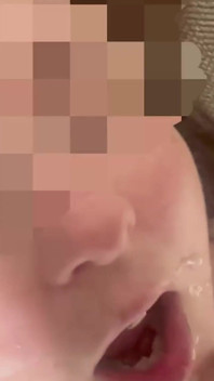 Éjaculation de grosse noire sur mon visage et ma bouche