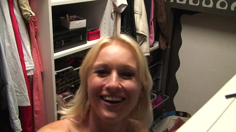 All Those Girlfriends: Sherry Riley, si cantik bertetek besar menukar pakaiannya
