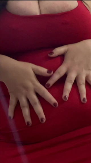 cutejayne: Düzgün Vücutlu Iri Güzel Kadın Seni Sıkı Kırmızı Elbiseyle Baştan Çıkarıyor