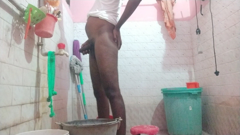 Tamil 10 inches BBC: Desi in bagno