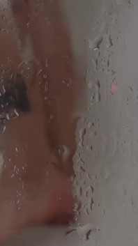 Ich habe dich beim beobachten meiner füße in der dusche erwischt