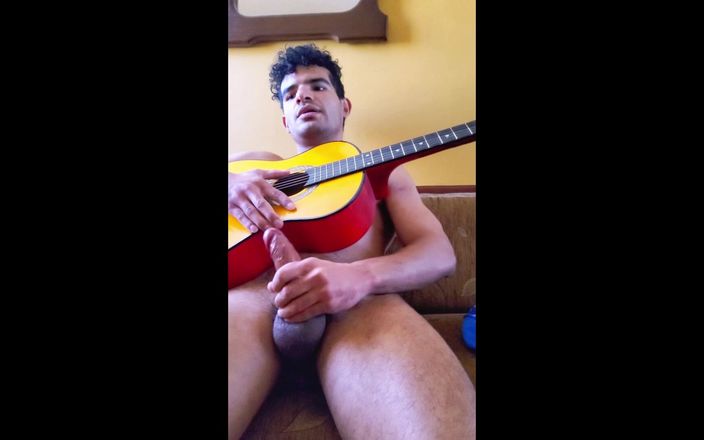 Trebol Jess: Musican e violão sexy garoto latino