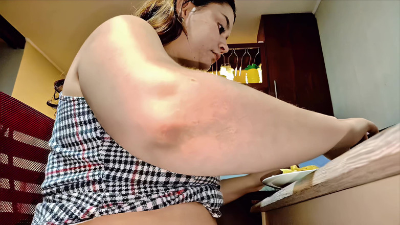 Nicole Passat: Nicole Riempie La Sua Pancia - Rutti E Sgrilletta La Pancia