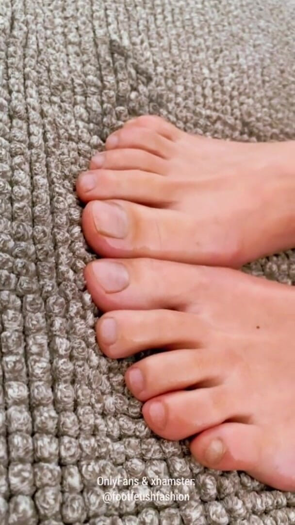 FootFetishFashion: My first massage with oil