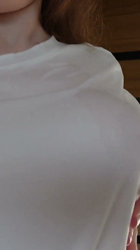 ฉันแช่เสื้อเชิ้ตด้วยน้ํา