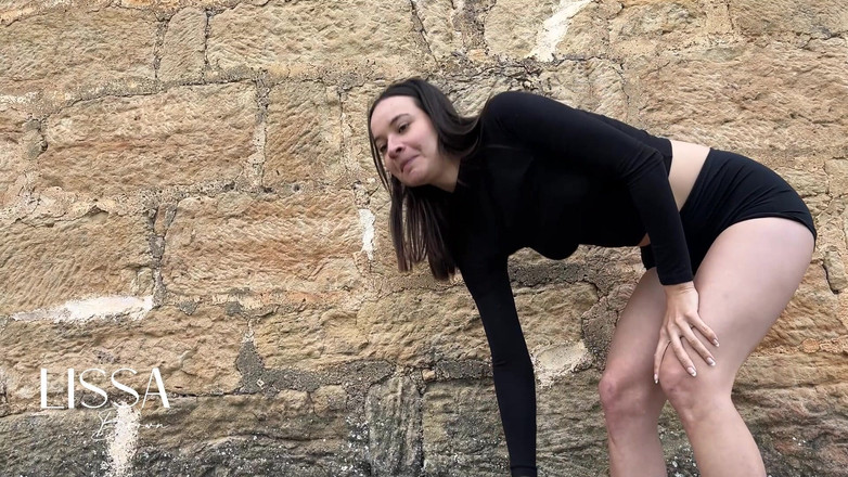 Lissa Brown: 户外肛交，舔肛和屁股到嘴巴