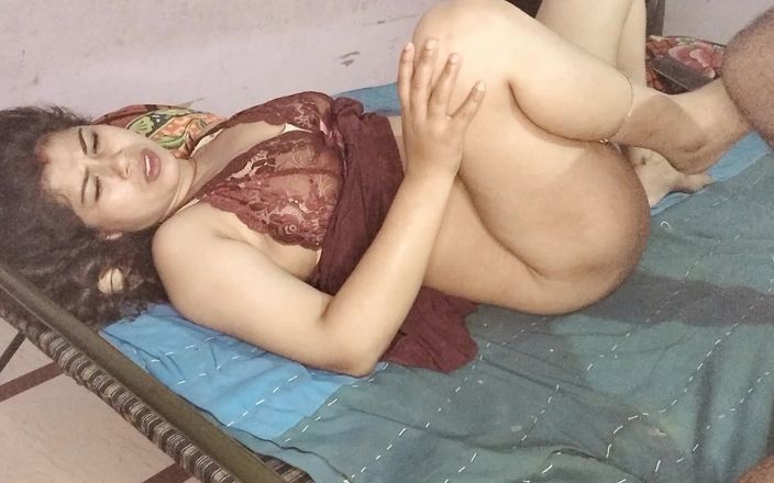 Sexy Girlfriend Girl: Dzieląc łóżko z moją napaloną przyrodnią siostrą spuszczam się w niej