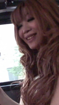 This Asian Beauty Was in a Van While She Decided to Use a Sex Toy.