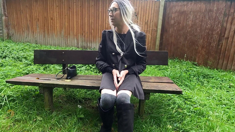 The Midnight Minx: Blesk v místním lese