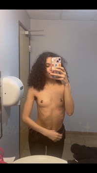 Desperate Public Pissing Ugh