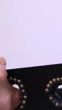 Dívka na dívčí noze lechtající výzva