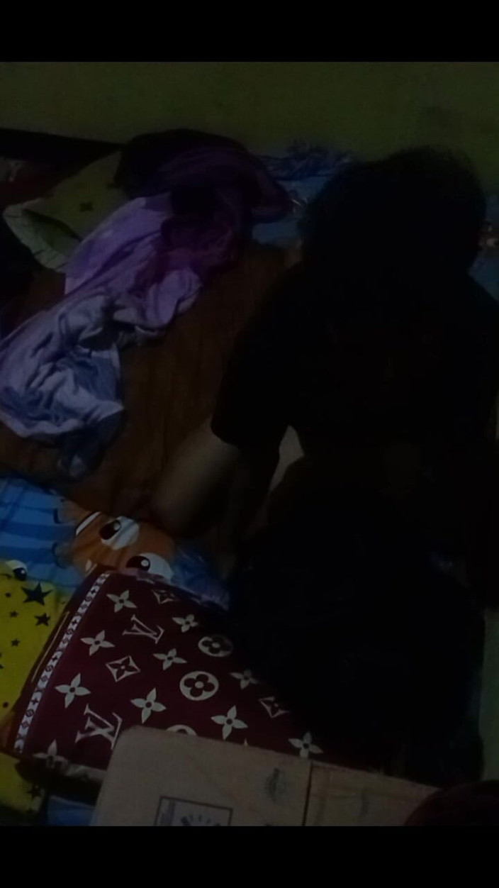 Famly sex: Crot na zadku dospívající dívky je tak lahodný Když slyším...