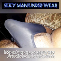 Sexy man underwear: Bavíme se pomocí sexy malých černých tang