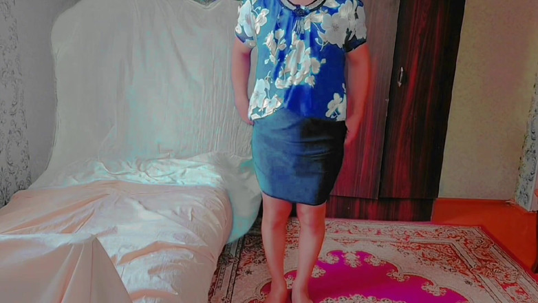 Kitty_Cross: Очаровательный сисси настраивает браслет головы с девчаливым хихиканием