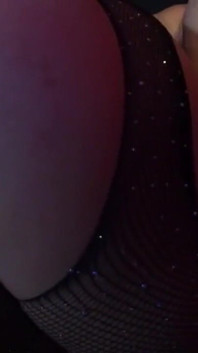 ダーティトーキングChav MILFは彼女の穴を埋める必要があります