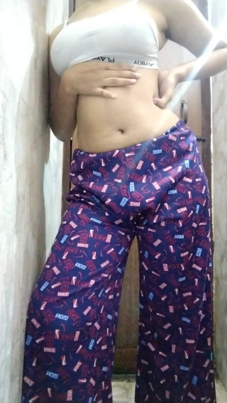 Riyathakur: インドのホットなガールフレンドはおっぱいを吸って射精したい