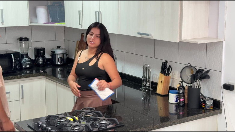 dayav: 室友在厨房狠狠地操我