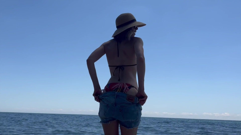 Serenity Cox: Wife Fucks Husband and His Friend on Beach and Gets...
